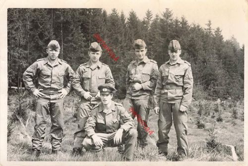 DDR NVA GT Foto Gruppenfoto Felddienst Soldaten Mannschaft Grenztruppen
