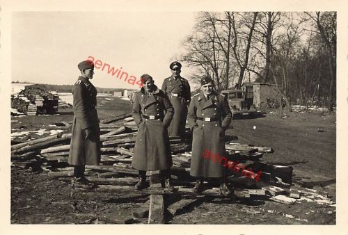 Deutsche Soldaten mit Zugmaschine Hanomag Baustelle Dessau Sachsen-Anhalt