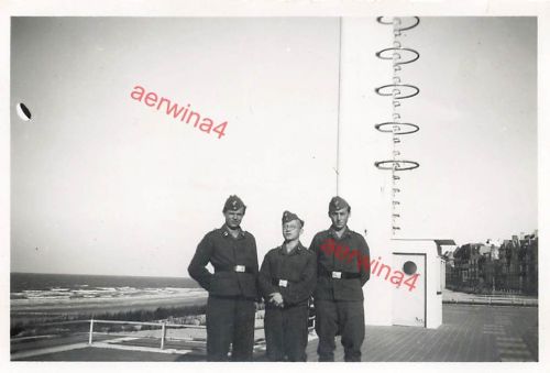Deutsche Soldaten am Aussichtsturm La Panne Flandern Belgien