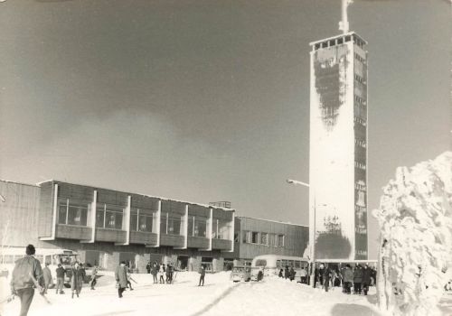DDR AK Oberwiesenthal Fichtelberghaus Winter Schnee ungelaufen Postkarte