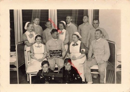Foto Pimpfe bei verletzten Soldaten Krankenschwestern Lazarett Bautzen Sachsen
