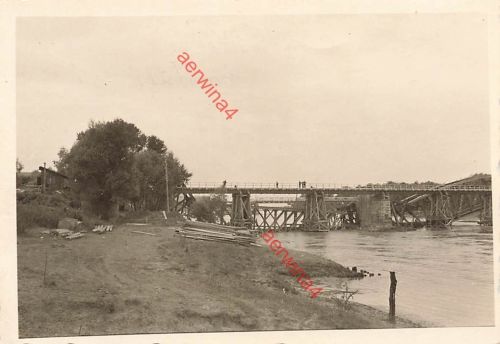 Foto Deutsche Soldaten an zerstörten Pruth-Brücke Cernowitz Ukraine Ostfront