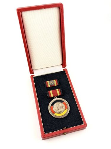 DDR Verdienstmedaille der Deutschen Demokratischen Republik mit Etui