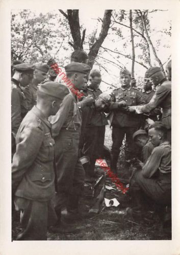 Deutsche Soldaten mit Beutewaffen Stellung bei Kaunas Litauen Ostfront