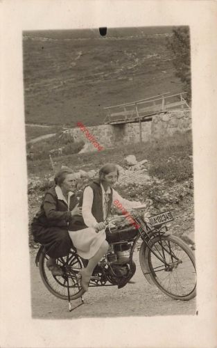 Hübsche Frauen auf Motorrad Stock 119R Dombirn Österreich 1927 Großfoto