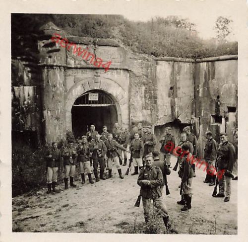Deutsche Soldaten vor dem Fort de Manonviller bei Nancy Frankreich