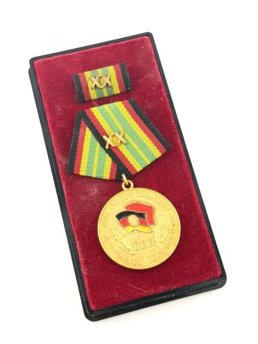 DDR NVA Medaille für treue Dienste in der Nationalen Volksarmee in Gold 20 Jahre