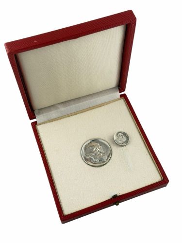 DDR Rudolf Virchow Preis silberfarben Medaille Anstecknadel Etui