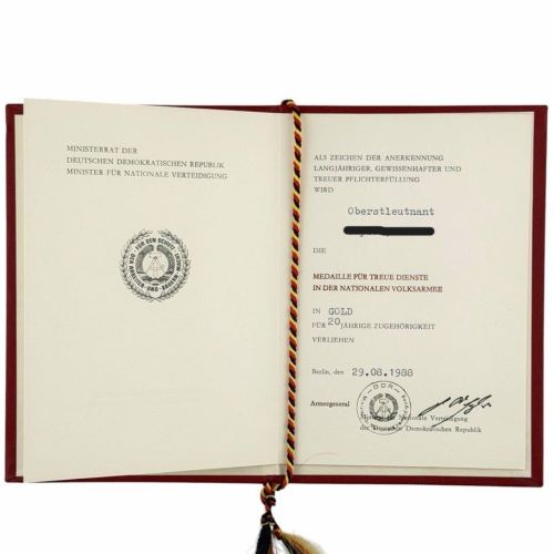 DDR NVA Urkunde Medaille für treue Dienste in der NVA Gold für 20 Jahre 1988