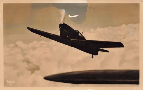 Postkarte WW2 Flugzeug Jagdeinsitzer Bf.109 im Angriff Luftwaffe