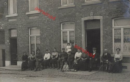 Foto-AK 1.WK Deutsche Soldaten Ulanen mit belg. Quartiersleuten in Belgien