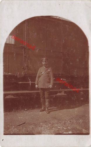 Foto-AK 1.WK Deutscher Soldat Militär-Eisenbahner bei Zug abnahme