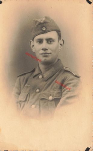 Foto WW2 Portrait Deutscher Soldat in Langogne Frankreich Großfoto