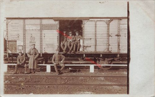 Foto-AK 1.WK Deutsche Soldaten Zugtransport Waggon an die Front