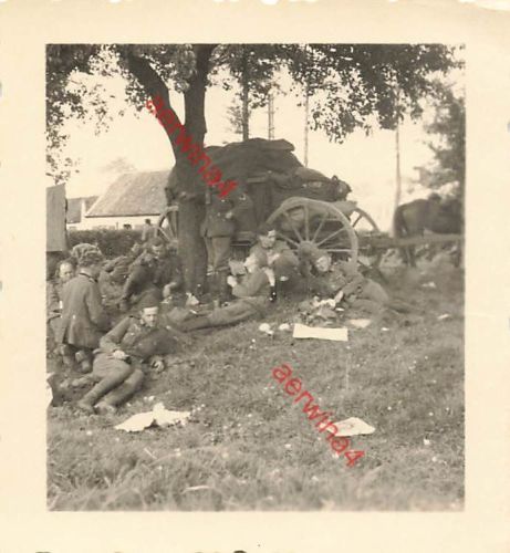 Rast deutsche Soldaten vor Torhout Flandern Belgien