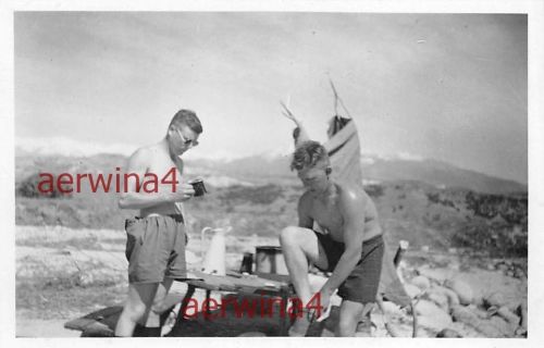 nackte Soldaten Flakstellung Kaffee Flugplatz Belisha Bulgarien