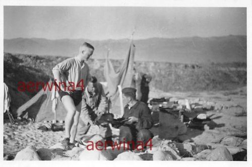 nackte Soldaten Flakstellung Flugplatz Belisha Bulgarien