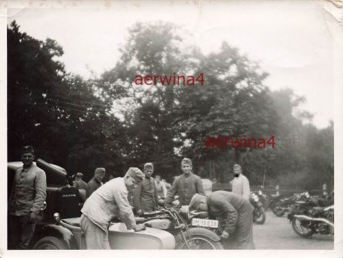 Technischer Dienst am Motorrad NSU 251 in Langensalza Thüringen