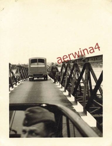 Deutscher LKW auf Behelfsbrücke Albert-Kanal Belgien