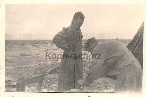 Offizier Akten Musterung bei Tobruk Libyen