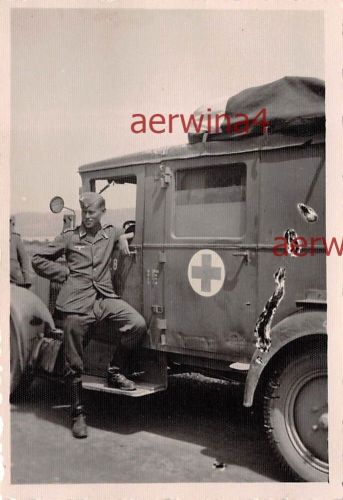 Deutscher Soldat mit SANKRA an der Metaxas - Linie Griechenland