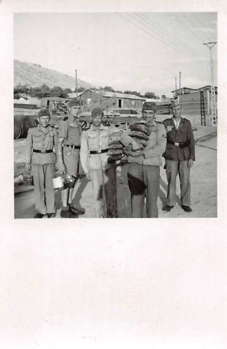 Soldaten der Italienfront beim Verpflegung