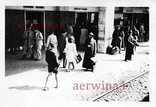Hübscher J auf den Bahnhof Bagnara Calabra Italien