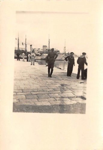 Ital. Kreuzer mit Matrosen Hafen Trapani Sizilien Italien