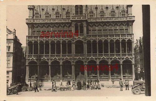 Belgische Schwarzmarkthändler am Rathaus Brüssel Belgien