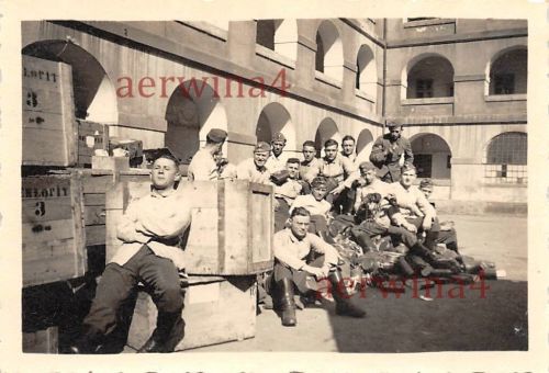Deutsche Soldaten tsch. Ausrüstung Gasmaske Kaserne Tschechien