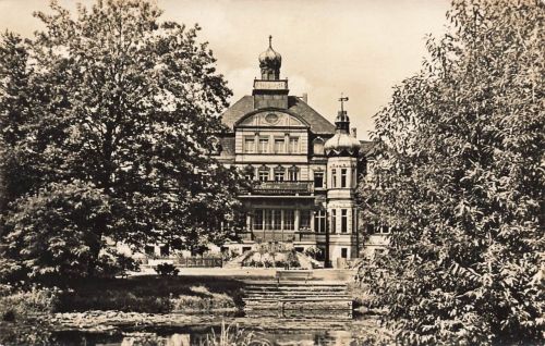 Schloss, jetzt Jugendherberge Neues Leben in Uebigau Brandenburg Postkarte AK