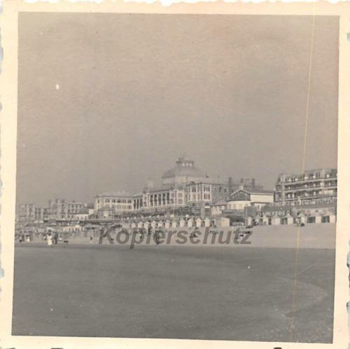 Strand mit Hotel in Scheveningen Holland