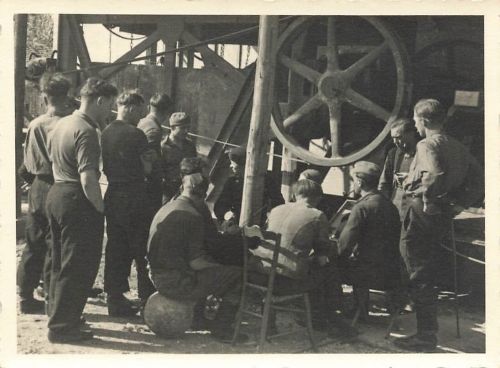 Deutsche Soldaten Rast an der Steinschleiferei in Italien