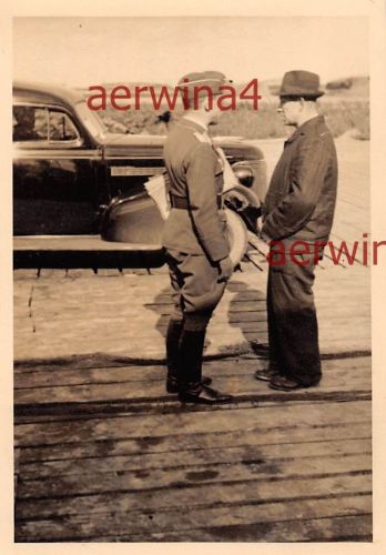 Deutscher Pilot mit USA Beute PKW Buick Flugplatz Catania Sizilien Italien