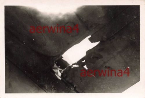 Flaktreffer am Flugzeug Ju 88 nach Feindflug Griechenland