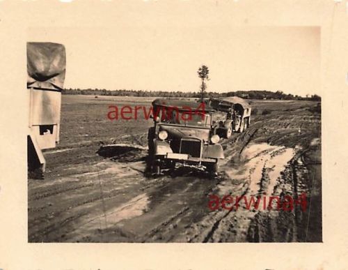 Deutscher PKW BMW 325 Strasse bei Tschenstochau Polen