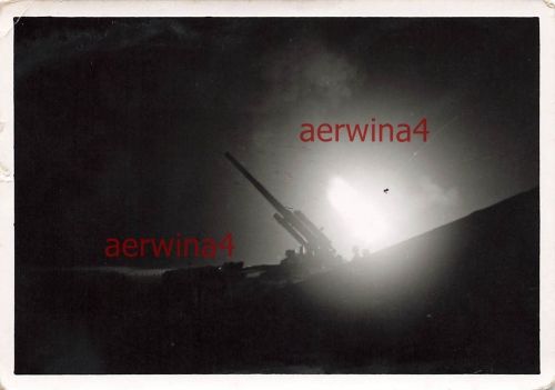 Engl. Nachtangriff feuernde 8,8 cm Flak Braunschweig