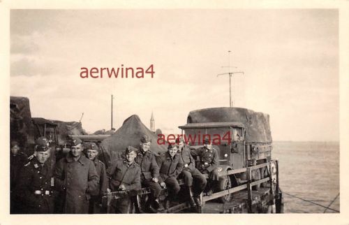 LKW Bussing G31 mit Flak 8,8 auf Fähre in Düren Holland