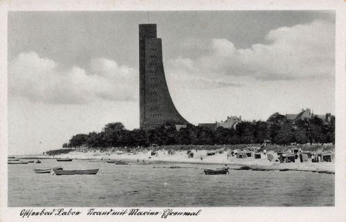 Strand mit Marine-Ehrenmal Ostseebad Laboe Schleswig-Holstein Postkarte AK