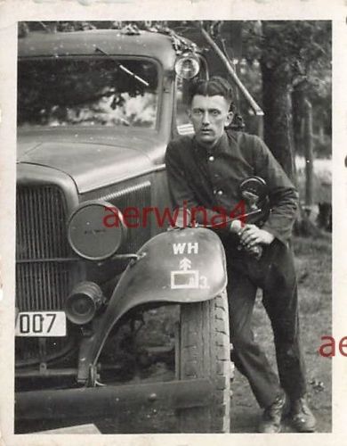 Deutscher Soldat am LKW Ford in Miloslaw Miłosław Polen