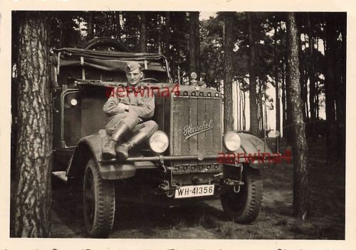 Deutscher Soldat des Pionier-Bataillon 14 Riesa mit LKW Henschel 33 D1