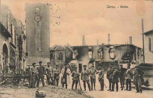 Soldaten vor der Kirche in Jarny Frankreich Postkarte AK 1915