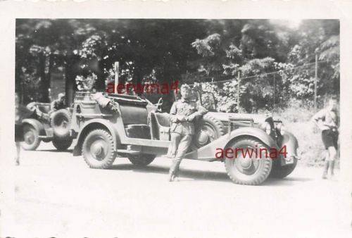 Soldat mit Kübelwagen Horch 830 R Übungsfahrt bei Riesa Sachsen