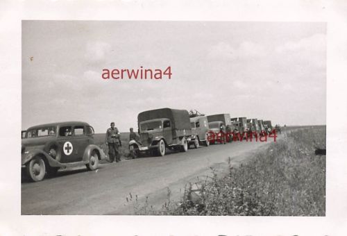 Vormarsch deutsche Rot-Kreuz Sanitätsabteilung bei Mechelen Belgien