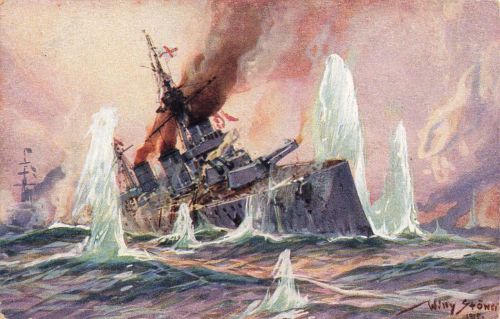 Englischer Schlachtkreuzer im Salvenfeuer deutscher Kreuzer Postkarte AK