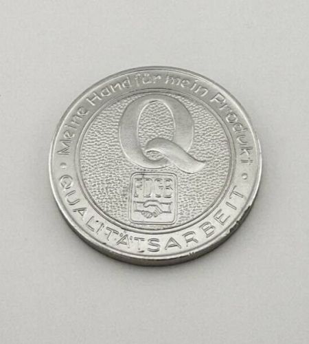 DDR Medaille Qualitätsarbeit Erfüllung der Hauptaufgabe VIII. Parteitag der SED