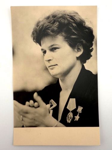 Erste Kosmonautin Valentina Tereschkowa auf dem Weltkongress 1963 Postkarte AK