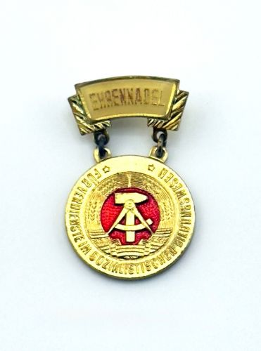 DDR Ehrennadel für Verdienste im sozialistischen Bildungswesen