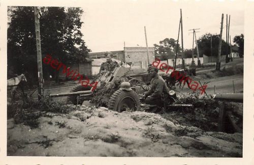 Deutsches PaK 3,7 Geschütz Wache beim Vormarsch Kiew Ukraine Ostfront