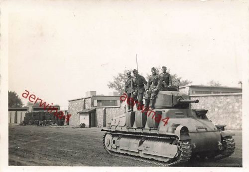 Deutsche Soldaten auf Franz. Panzer SOMUA S35 Bereitstellung Paris Frankreich
